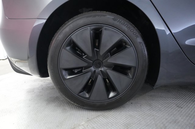 2025 Tesla Model 3 — photo 17 of 26