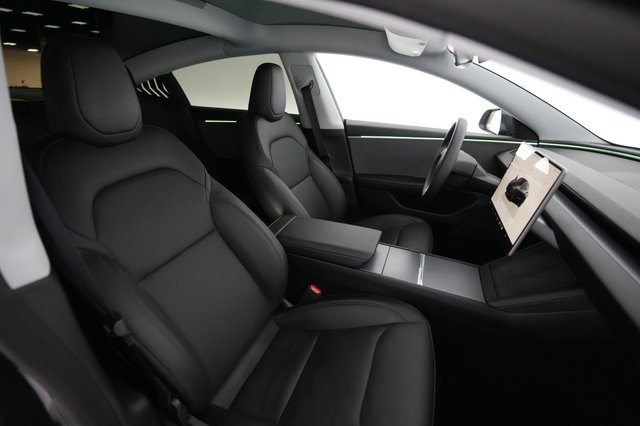 2025 Tesla Model 3 — photo 16 of 23