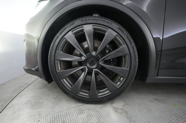 2024 Tesla Model X — photo 15 of 32