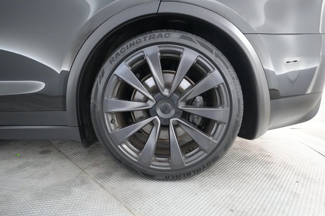 2024 Tesla Model X — photo 7 of 32