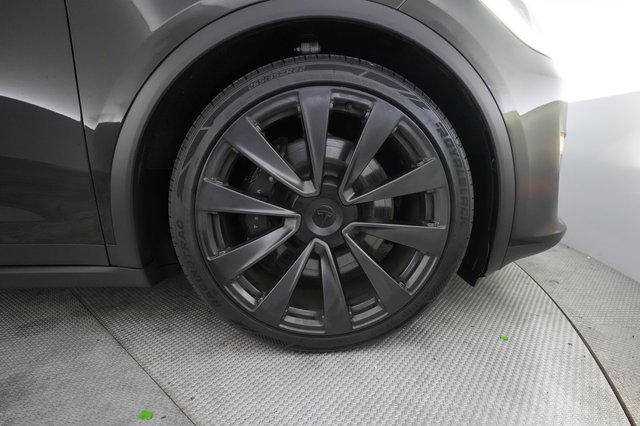2024 Tesla Model X — photo 16 of 32