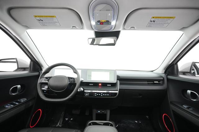 2023 Hyundai IONIQ 5 — photo 3 of 18