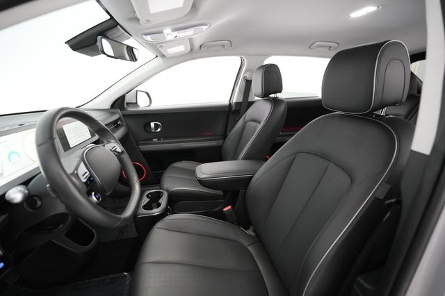 2023 Hyundai IONIQ 5 — photo 10 of 18