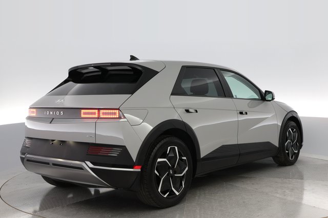 2023 Hyundai IONIQ 5 — photo 2 of 18