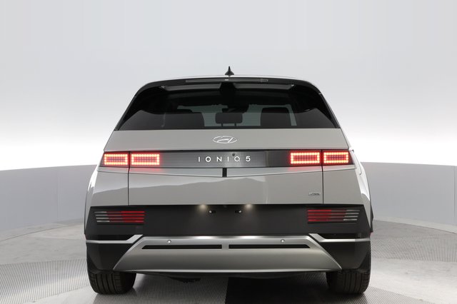 2023 Hyundai IONIQ 5 — photo 8 of 18