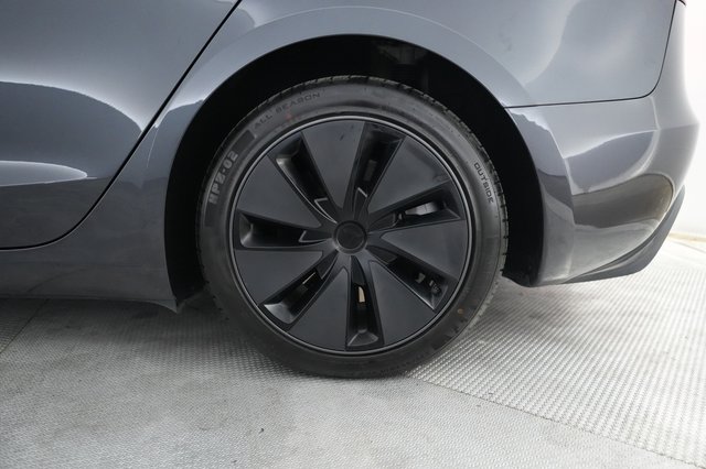 2025 Tesla Model 3 — photo 7 of 23