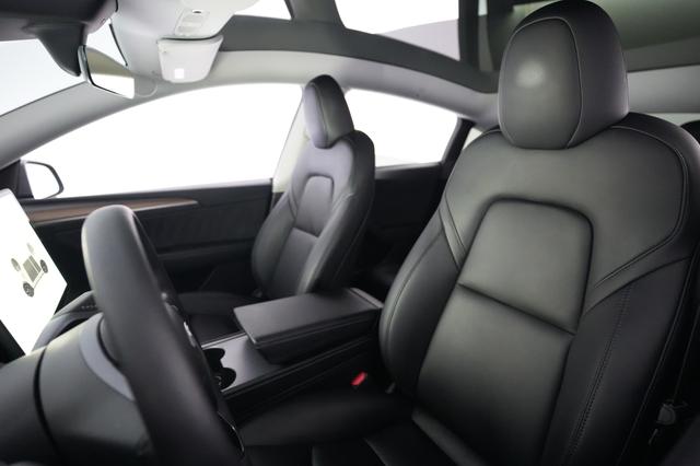 2025 Tesla Model Y — photo 3 of 24