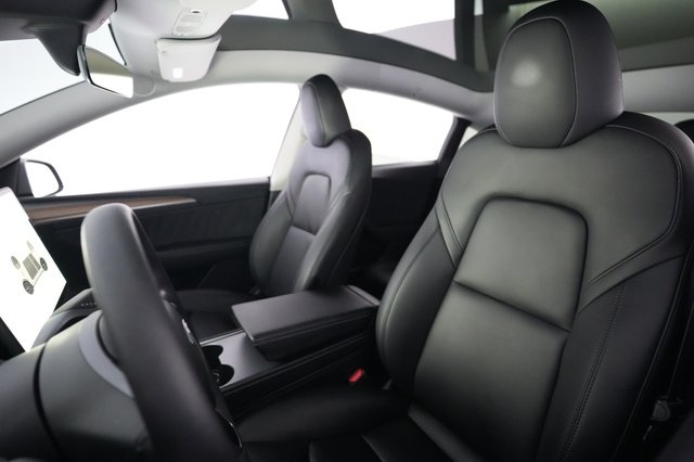 2025 Tesla Model Y — photo 3 of 24
