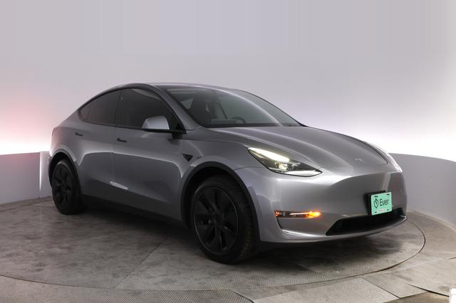 2025 Tesla Model Y — photo 10 of 24