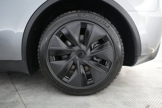 2025 Tesla Model Y — photo 7 of 24
