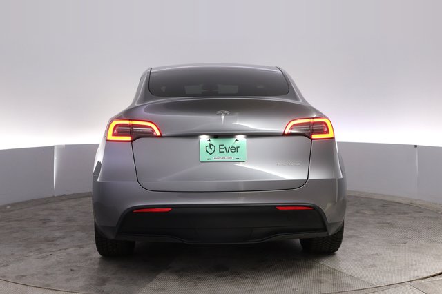 2025 Tesla Model Y — photo 12 of 24