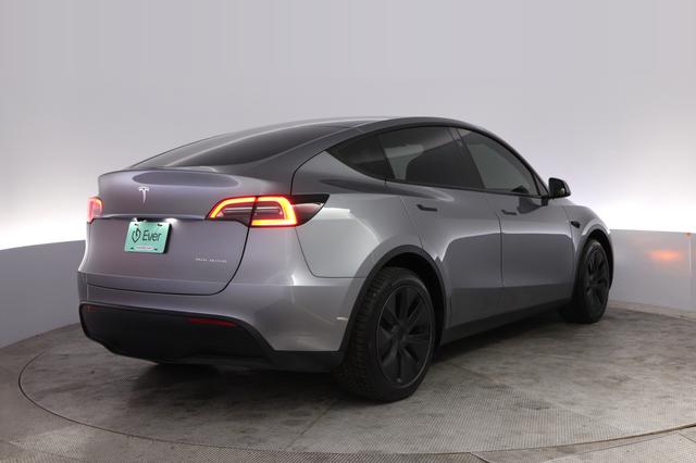 2025 Tesla Model Y — photo 2 of 24