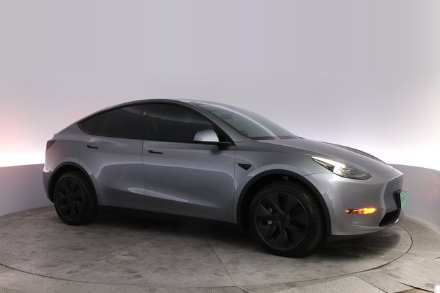 2025 Tesla Model Y — photo 11 of 24
