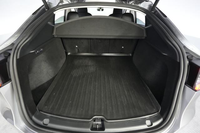 2025 Tesla Model Y — photo 6 of 24