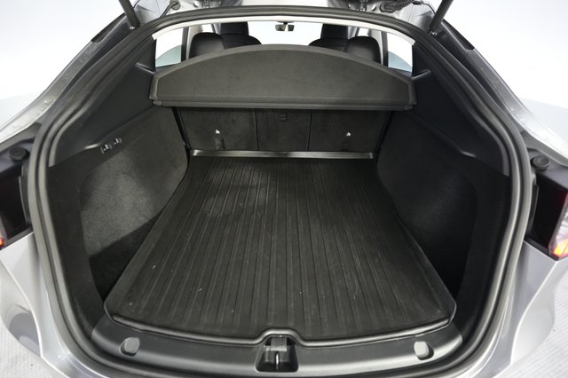 2025 Tesla Model Y — photo 6 of 24