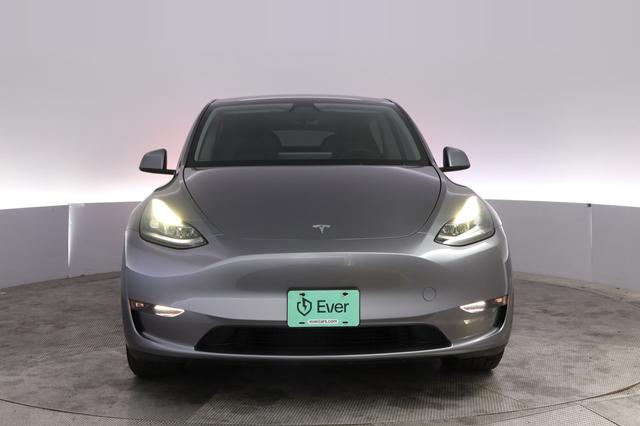 2025 Tesla Model Y — photo 9 of 24