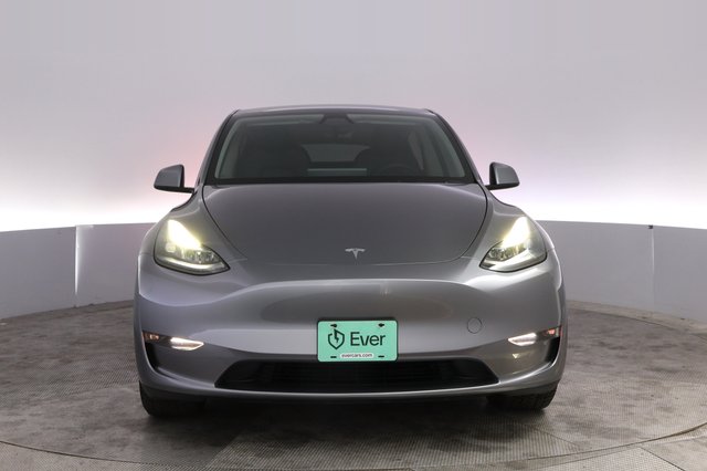 2025 Tesla Model Y — photo 9 of 24