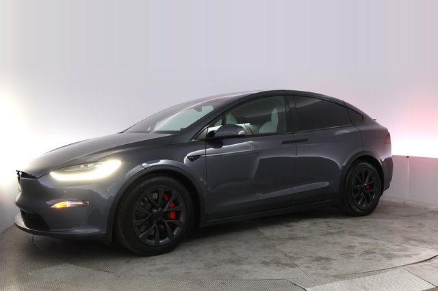 2023 Tesla Model X — photo 14 of 24