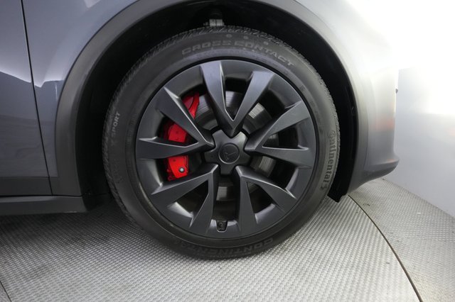 2023 Tesla Model X — photo 16 of 24