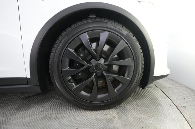 2023 Tesla Model X — photo 16 of 21