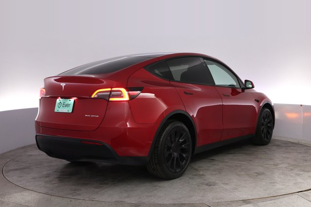 2023 Tesla Model Y — photo 2 of 30