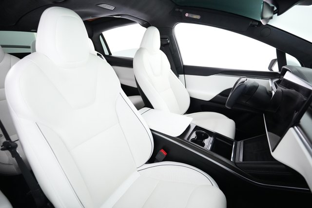 2022 Tesla Model X — photo 17 of 22