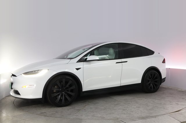 2022 Tesla Model X — photo 13 of 22