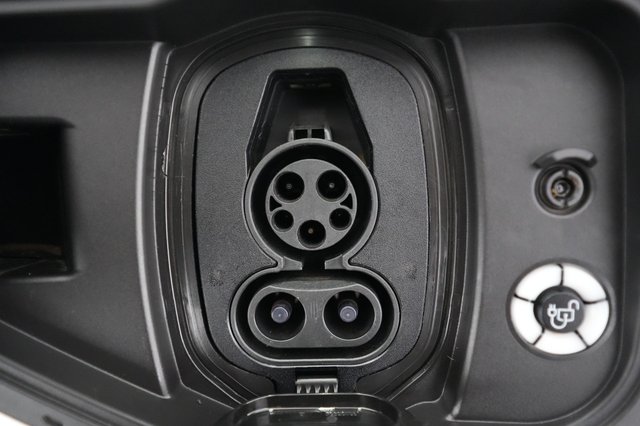 2022 Ford F-150 Lightning — photo 8 of 23