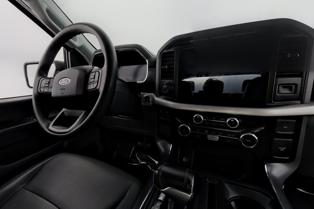 2022 Ford F-150 Lightning — photo 14 of 23