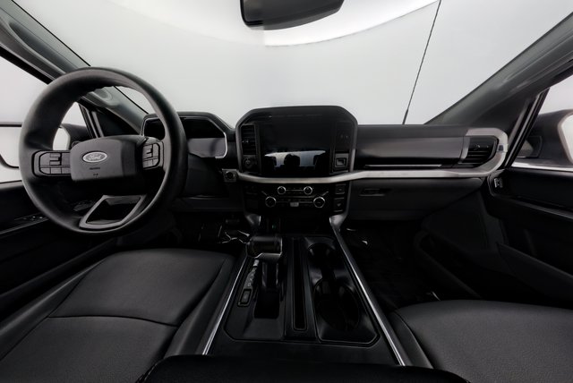 2022 Ford F-150 Lightning — photo 15 of 23