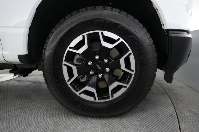 2022 Ford F-150 Lightning — photo 10 of 23