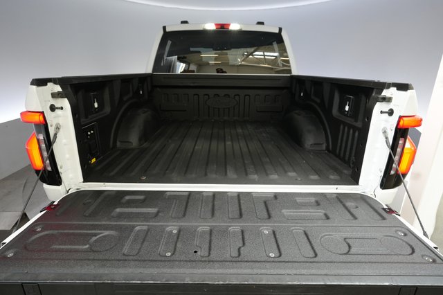 2022 Ford F-150 Lightning — photo 6 of 23