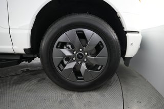 2022 Ford F-150 Lightning — photo 10 of 18