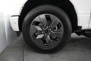 2022 Ford F-150 Lightning — photo 9 of 18