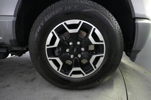 2022 Ford F-150 Lightning — photo 10 of 16