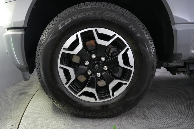 2022 Ford F-150 Lightning — photo 9 of 16