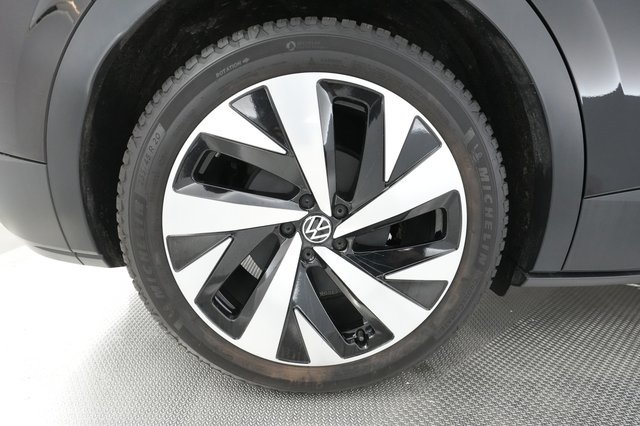 2021 Volkswagen ID.4 — photo 17 of 36