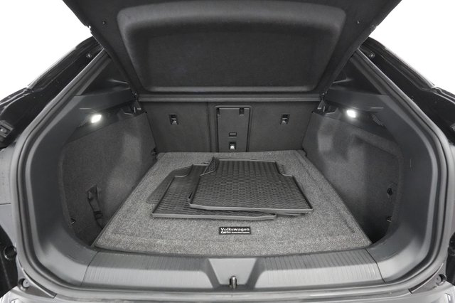 2021 Volkswagen ID.4 — photo 23 of 36