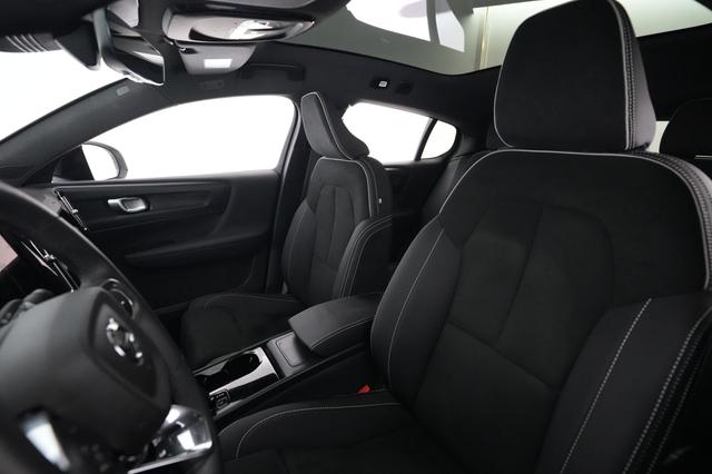 2023 Volvo C40 Recharge — photo 3 of 24