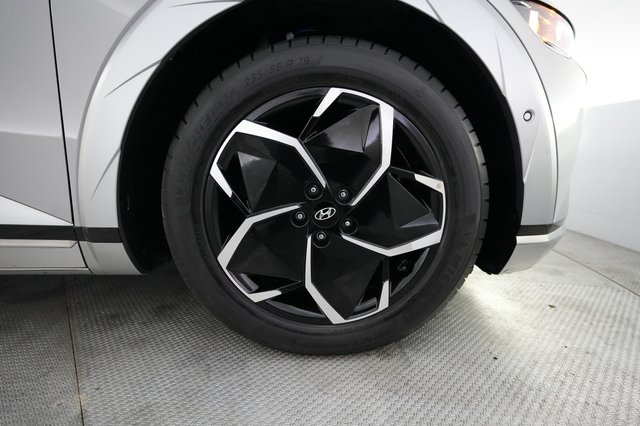 2024 Hyundai IONIQ 5 — photo 16 of 28