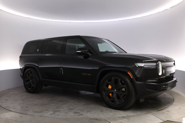 2025 Rivian R1S — photo 11 of 24