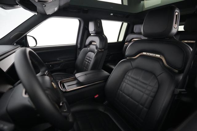 2025 Rivian R1S