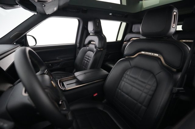 2025 Rivian R1S — photo 3 of 24
