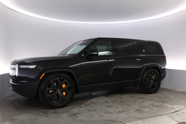 2025 Rivian R1S — photo 14 of 24
