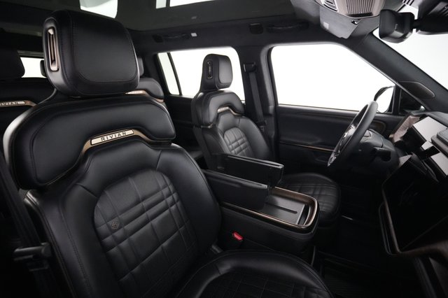 2025 Rivian R1S — photo 18 of 24