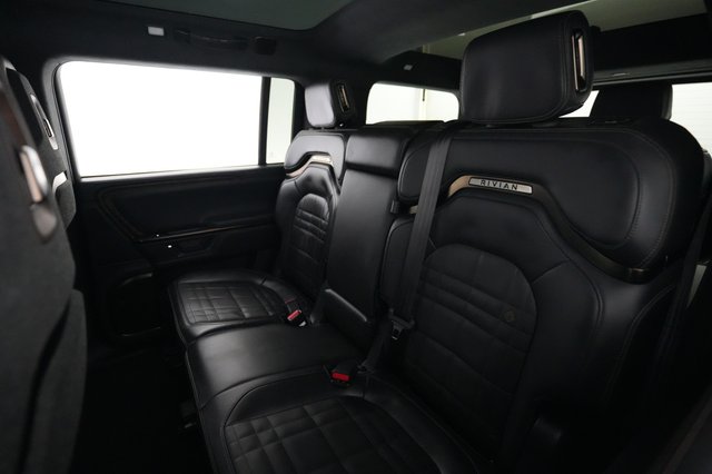 2025 Rivian R1S — photo 19 of 24