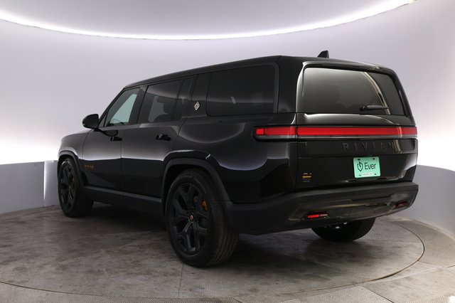 2025 Rivian R1S — photo 13 of 24