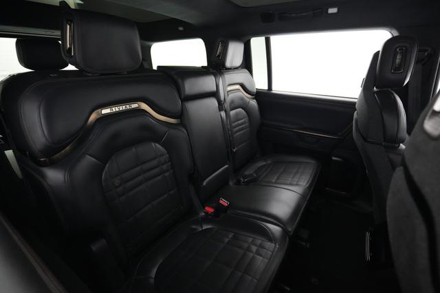 2025 Rivian R1S