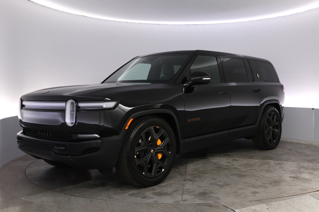 2025 Rivian R1S