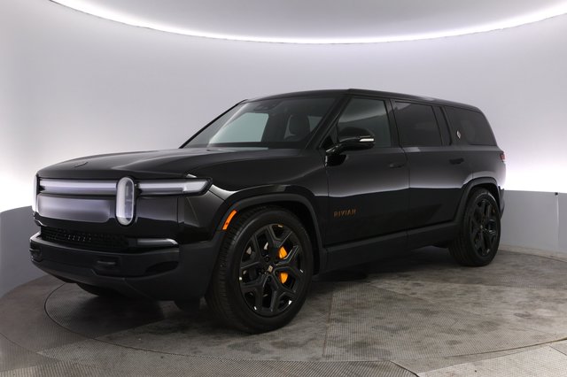 2025 Rivian R1S — VIN 7PDSGCBPXSN067316